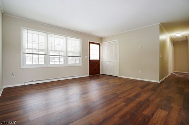 7 Maple Ave, Sussex Boro, NJ 07461