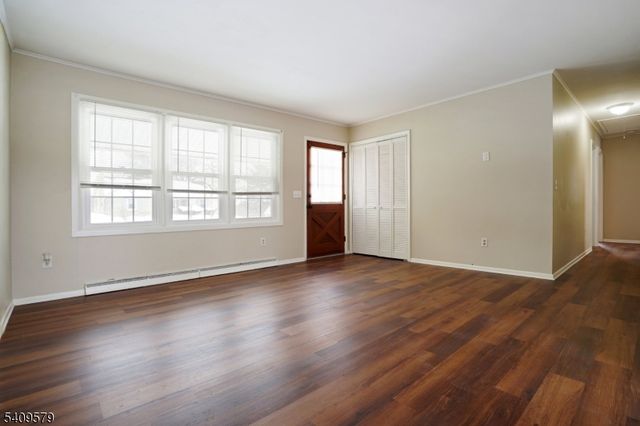 7 Maple Ave, Sussex Boro, NJ 07461