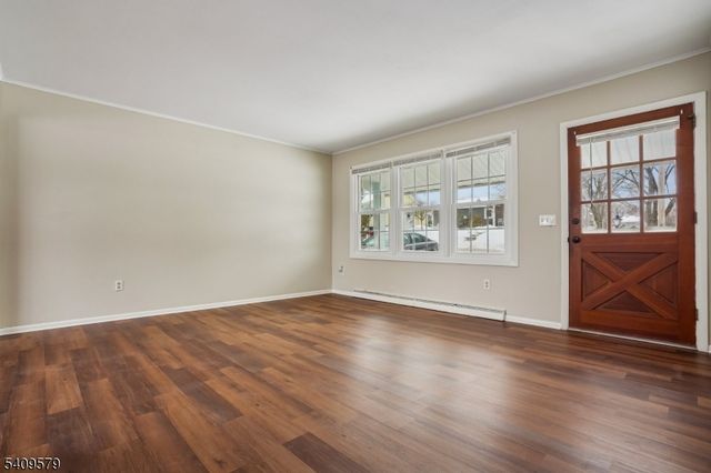 7 Maple Ave, Sussex Boro, NJ 07461