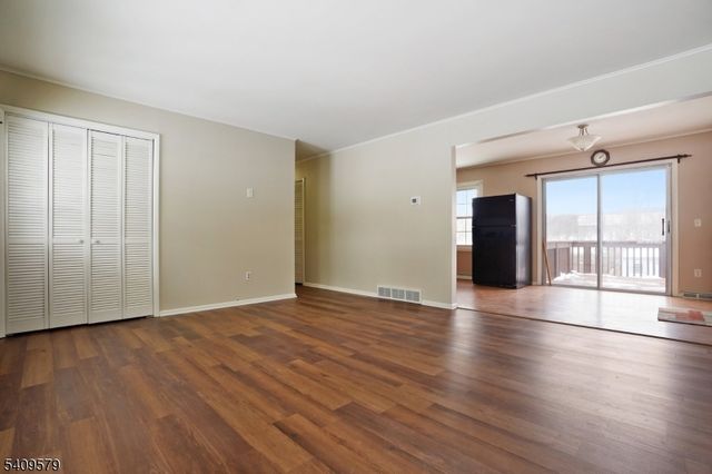 7 Maple Ave, Sussex Boro, NJ 07461