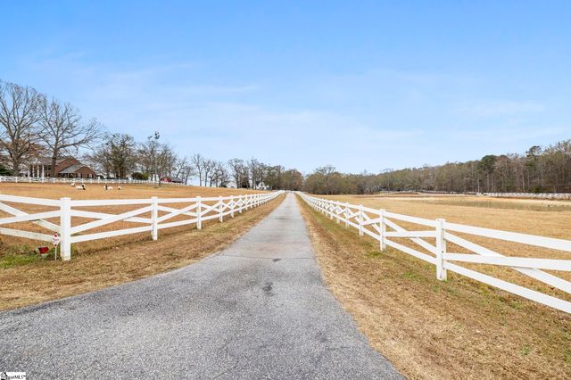 390 Blakely Avenue, Piedmont, SC 29673