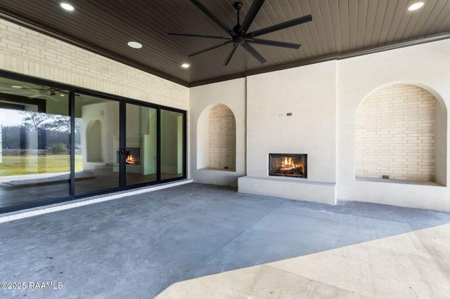 106 Trailing Oaks Drive, Youngsville, LA 70592