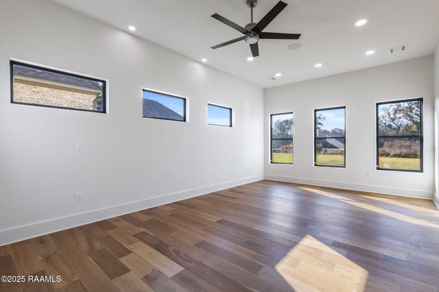 106 Trailing Oaks Drive, Youngsville, LA 70592