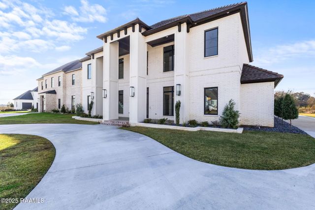 106 Trailing Oaks Drive, Youngsville, LA 70592