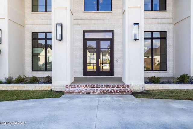 106 Trailing Oaks Drive, Youngsville, LA 70592