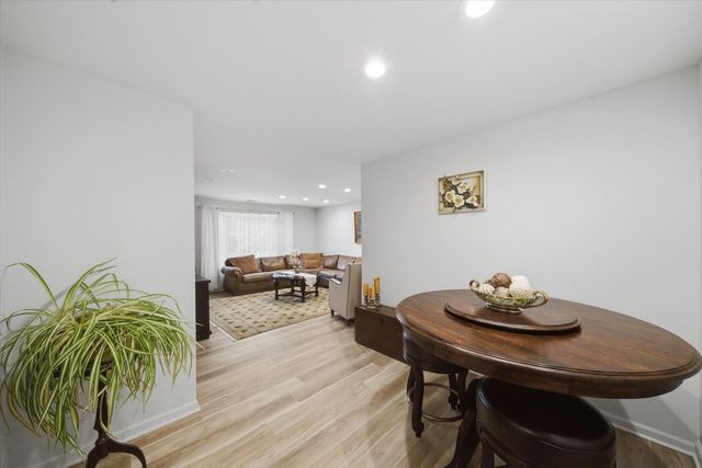 350 E Dundee Road 110, Buffalo Grove, IL 60089