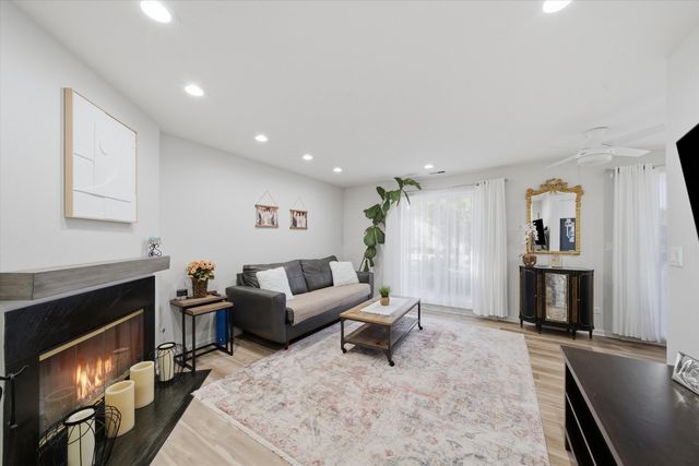 350 E Dundee Road 110, Buffalo Grove, IL 60089