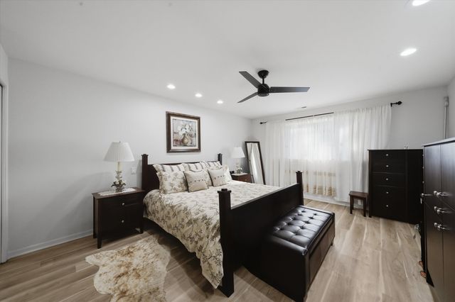 350 E Dundee Road 110, Buffalo Grove, IL 60089