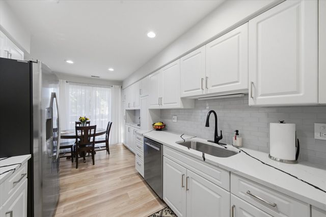 350 E Dundee Road 110, Buffalo Grove, IL 60089