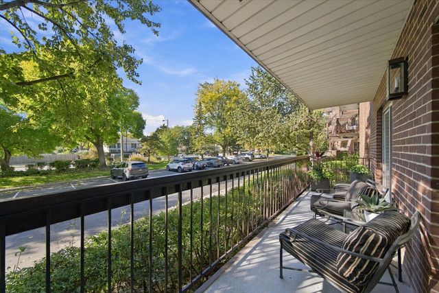 350 E Dundee Road 110, Buffalo Grove, IL 60089
