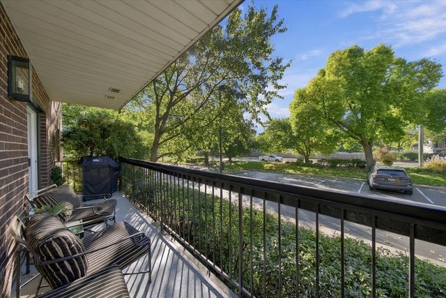 350 E Dundee Road 110, Buffalo Grove, IL 60089