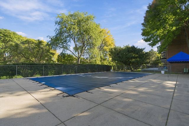 350 E Dundee Road 110, Buffalo Grove, IL 60089