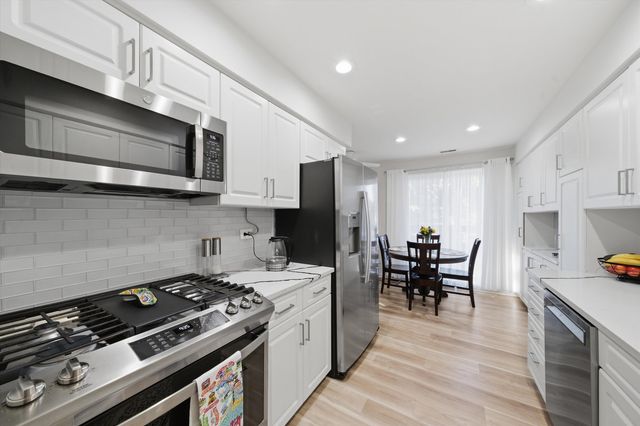 350 E Dundee Road 110, Buffalo Grove, IL 60089
