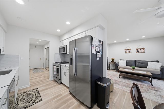 350 E Dundee Road 110, Buffalo Grove, IL 60089