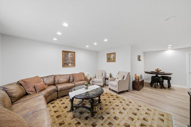 350 E Dundee Road 110, Buffalo Grove, IL 60089