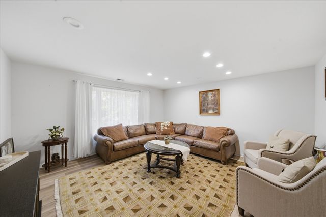 350 E Dundee Road 110, Buffalo Grove, IL 60089