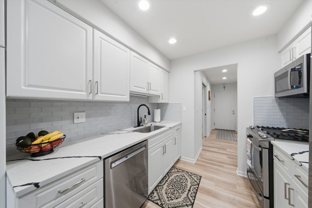 350 E Dundee Road 110, Buffalo Grove, IL 60089 — photo 5