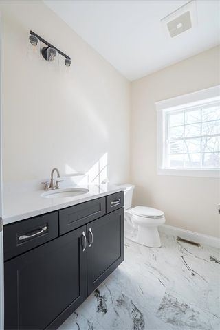 99 W River St, Upton, MA 01568