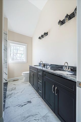 99 W River St, Upton, MA 01568