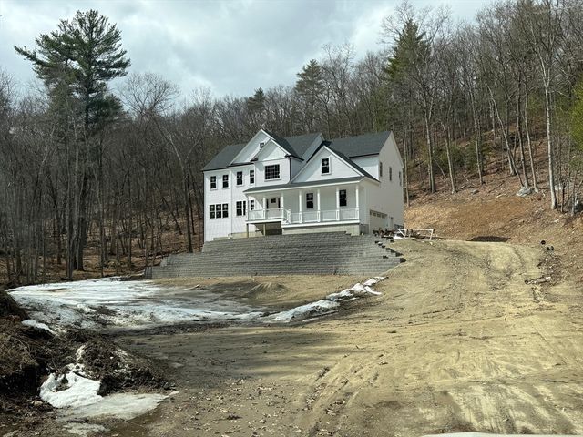 99 W River St, Upton, MA 01568