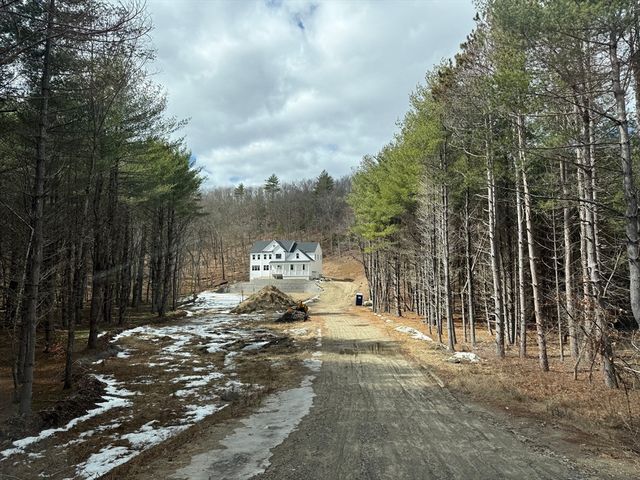 99 W River St, Upton, MA 01568