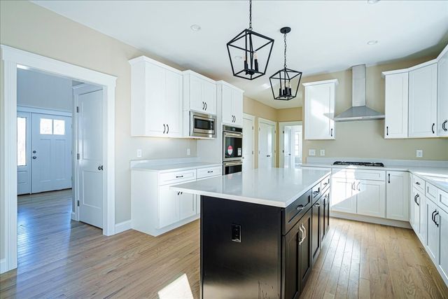 99 W River St, Upton, MA 01568