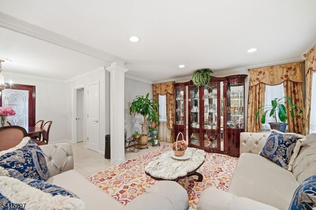 800 Delalla Ter, Ridgefield Boro, NJ 07657