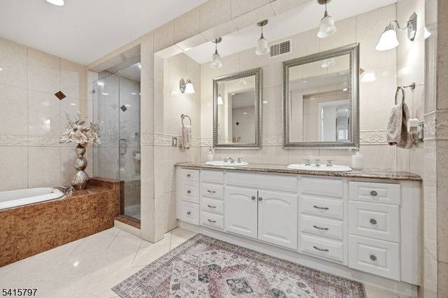 800 Delalla Ter, Ridgefield Boro, NJ 07657