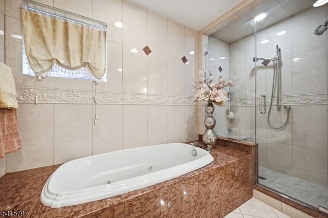 800 Delalla Ter, Ridgefield Boro, NJ 07657