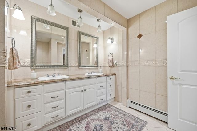 800 Delalla Ter, Ridgefield Boro, NJ 07657