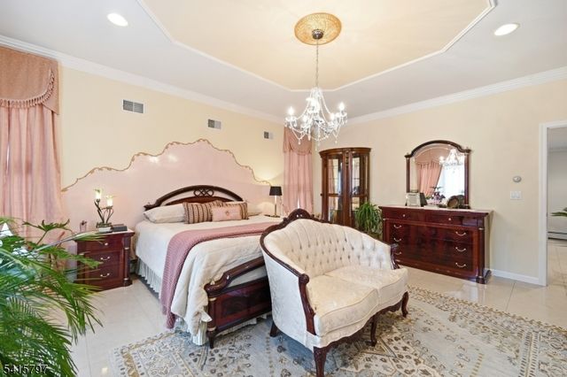 800 Delalla Ter, Ridgefield Boro, NJ 07657