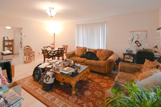 800 Delalla Ter, Ridgefield Boro, NJ 07657