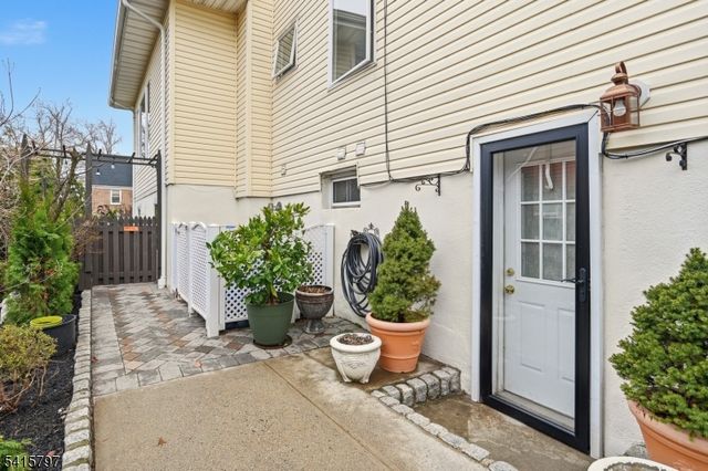 800 Delalla Ter, Ridgefield Boro, NJ 07657