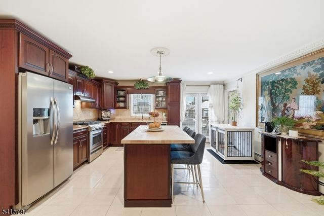 800 Delalla Ter, Ridgefield Boro, NJ 07657