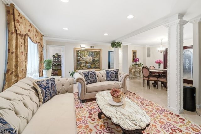 800 Delalla Ter, Ridgefield Boro, NJ 07657