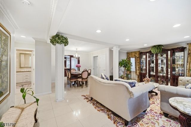 800 Delalla Ter, Ridgefield Boro, NJ 07657