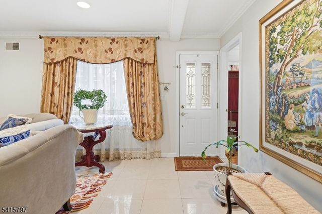 800 Delalla Ter, Ridgefield Boro, NJ 07657