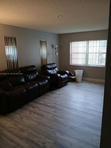 10210 SW 175th St, Miami, FL 33157