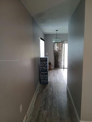 10210 SW 175th St, Miami, FL 33157