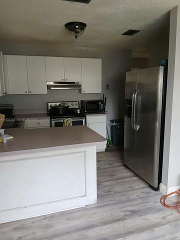 10210 SW 175th St, Miami, FL 33157