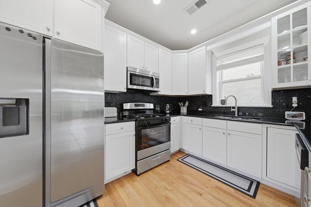 5302 N Winthrop Avenue 4, Chicago, IL 60640