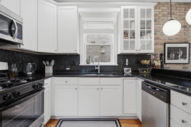 5302 N Winthrop Avenue 4, Chicago, IL 60640
