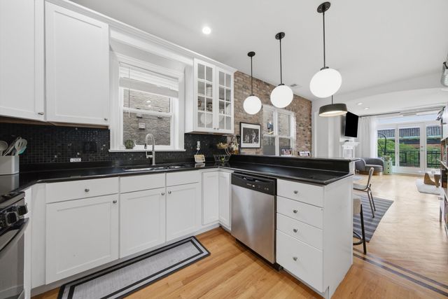 5302 N Winthrop Avenue 4, Chicago, IL 60640