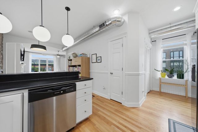 5302 N Winthrop Avenue 4, Chicago, IL 60640