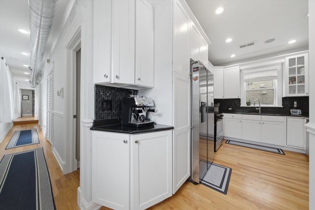 5302 N Winthrop Avenue 4, Chicago, IL 60640