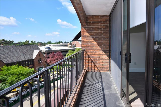 211 E Merrill Street 404, Birmingham, MI 48009