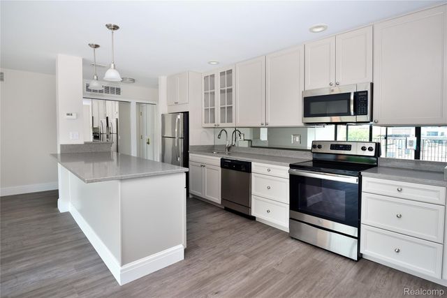 211 E Merrill Street 404, Birmingham, MI 48009