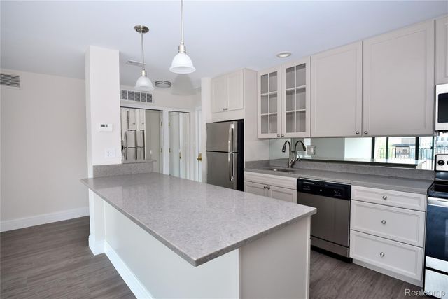 211 E Merrill Street 404, Birmingham, MI 48009