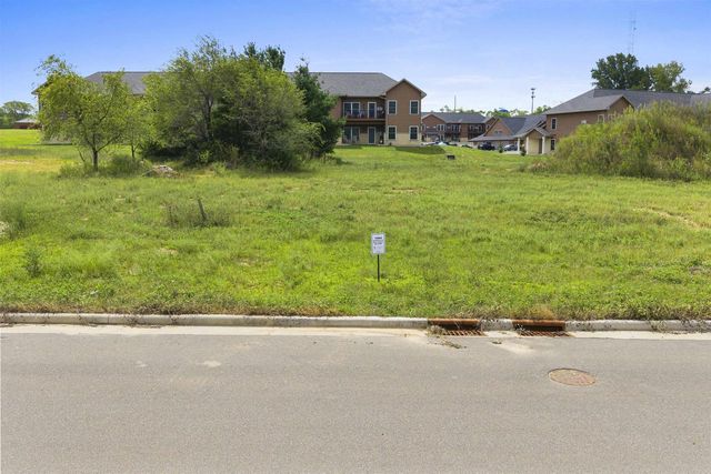 1904 SOUTHLAND LANE, New London, WI 54961