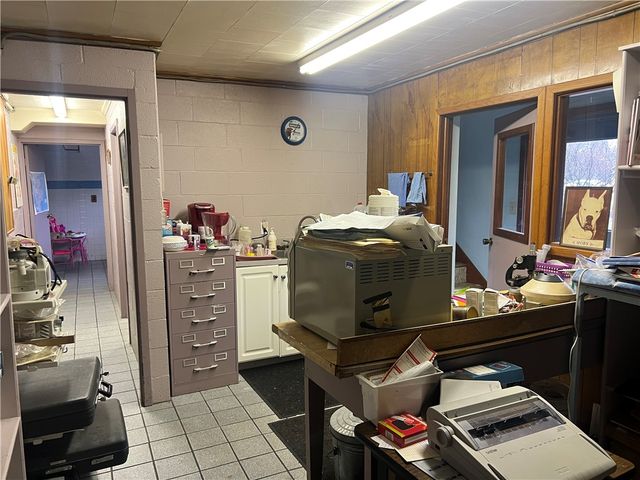 129 S Buhl Farm Drive, Hermitage, PA 16148